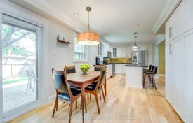 9-zimmer haus in der stadt in Etobicoke, Kanada. C$2 059 000