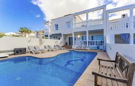4-zimmer stadthaus 364 m² in Los Cristianos, Spanien. 850 000 €
