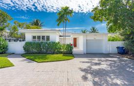 Villa – Miami Beach, Florida, Vereinigte Staaten. 1 484 000 €