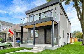 5-zimmer haus in der stadt in East York, Kanada. C$2 437 000