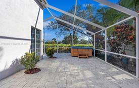 Haus in der Stadt – Pembroke Pines, Broward, Florida,  Vereinigte Staaten. $698 000