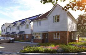 Modernes Zuhause in naturnaher Lage, nahe Schulen und schnellen London-Verbindungen. £634 000