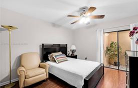 4-zimmer haus in der stadt 460 m² in Miami, Vereinigte Staaten. $1 375 000