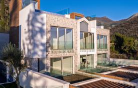 2-zimmer einfamilienhaus 155 m² in Tivat city, Montenegro. 610 000 €