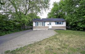 5-zimmer haus in der stadt in Scarborough, Kanada. C$1 170 000