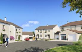 New residential complex with villas in Val-d'Oise, Frankreich. ab 362 000 €