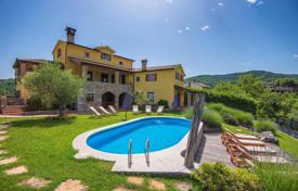 Villa A beautiful villa with a swimming pool near Pazin is for sale. 690 000 €