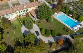 15-zimmer villa 700 m² in Asti, Italien. Price on request