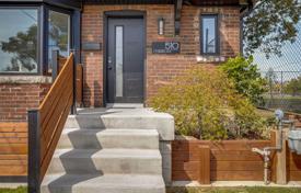 3-zimmer haus in der stadt in East York, Kanada. C$1 274 000