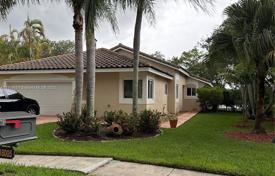 Haus in der Stadt – Pembroke Pines, Broward, Florida,  Vereinigte Staaten. $669 000