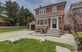 Haus in der Stadt – East York, Toronto, Ontario,  Kanada. C$2 285 000