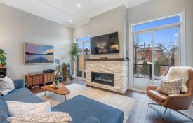 3-zimmer haus in der stadt in Etobicoke, Kanada. C$2 502 000