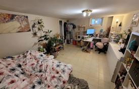 9-zimmer haus in der stadt in Scarborough, Kanada. C$1 781 000