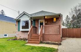3-zimmer haus in der stadt in Scarborough, Kanada. C$1 552 000