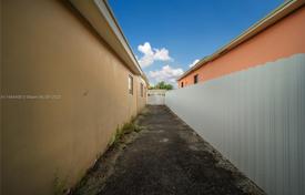 Haus in der Stadt – Hialeah, Florida, Vereinigte Staaten. $2 000 000