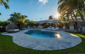 Villa – Miami Beach, Florida, Vereinigte Staaten. 2 141 000 €