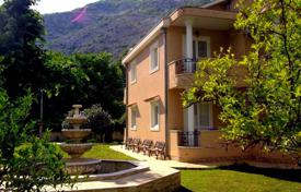 8-zimmer einfamilienhaus 300 m² in Risan, Montenegro. 800 000 €