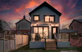 9-zimmer haus in der stadt in Etobicoke, Kanada. C$2 293 000