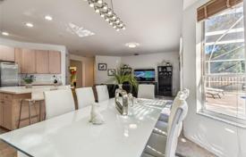 Haus in der Stadt – Pembroke Pines, Broward, Florida,  Vereinigte Staaten. $978 000