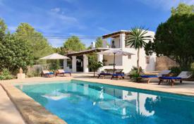 Villa – Ibiza, Balearen, Spanien. 5 400 €  pro Woche