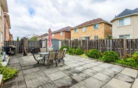 9-zimmer haus in der stadt in Scarborough, Kanada. C$1 999 000