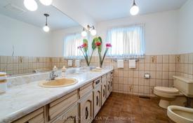 14-zimmer haus in der stadt in North York, Kanada. C$2 543 000