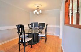 4-zimmer stadthaus in Etobicoke, Kanada. C$1 471 000