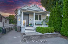 5-zimmer haus in der stadt in Etobicoke, Kanada. C$1 622 000