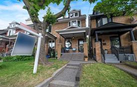 Stadthaus – Saint Clarens Avenue, Old Toronto, Toronto,  Ontario,   Kanada. C$1 434 000
