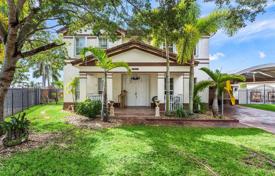 5-zimmer haus in der stadt 311 m² in Miami, Vereinigte Staaten. $895 000