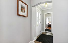 8-zimmer haus in der stadt in North York, Kanada. C$1 946 000