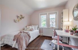 8-zimmer haus in der stadt in North York, Kanada. C$2 215 000