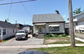 7-zimmer haus in der stadt in Etobicoke, Kanada. C$1 717 000