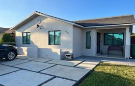 Haus in der Stadt – Hialeah, Florida, Vereinigte Staaten. $605 000