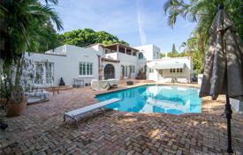 Villa – Coral Gables, Florida, Vereinigte Staaten. 1 576 000 €