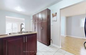 12-zimmer haus in der stadt in Scarborough, Kanada. C$1 346 000