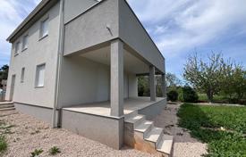 4-zimmer haus in der stadt 135 m² in Tkon, Kroatien. 400 000 €