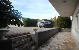 12-zimmer haus in der stadt 600 m² in Podstrana, Kroatien. 1 400 000 €