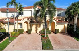 Haus in der Stadt – Boynton Beach, Florida, Vereinigte Staaten. $440 000