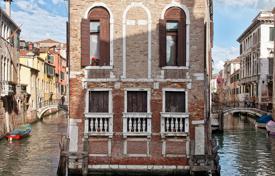 Villa – Venedig, Veneto, Italien. Price on request