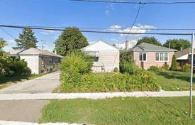 12-zimmer haus in der stadt in Etobicoke, Kanada. C$1 385 000