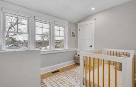 3-zimmer haus in der stadt in Etobicoke, Kanada. C$1 956 000