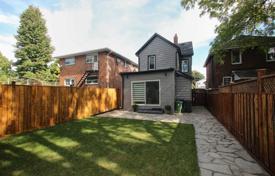 3-zimmer haus in der stadt in Etobicoke, Kanada. C$1 902 000