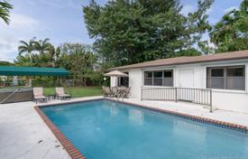 Villa – Pine Tree Drive, Miami Beach, Florida,  Vereinigte Staaten. $2 190 000