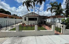 Haus in der Stadt – Hialeah, Florida, Vereinigte Staaten. $575 000