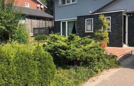 5-zimmer haus in der stadt in North York, Kanada. C$1 831 000