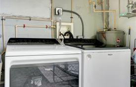4-zimmer haus in der stadt 198 m² in Miami, Vereinigte Staaten. $720 000