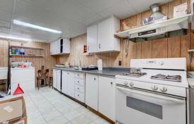 10-zimmer haus in der stadt in North York, Kanada. C$2 573 000