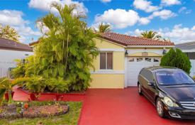 3-zimmer haus in der stadt 184 m² in Miami, Vereinigte Staaten. $540 000