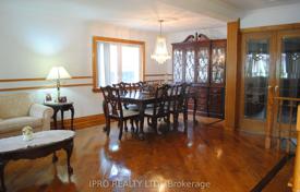 9-zimmer haus in der stadt in Etobicoke, Kanada. C$1 935 000